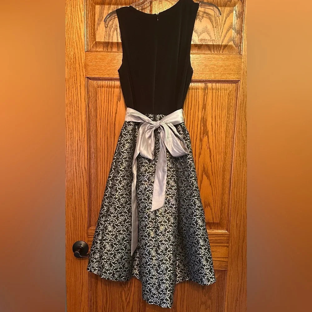 NWOT GORGEOUS Silver embroidered and black dress. - Picture 3 of 3